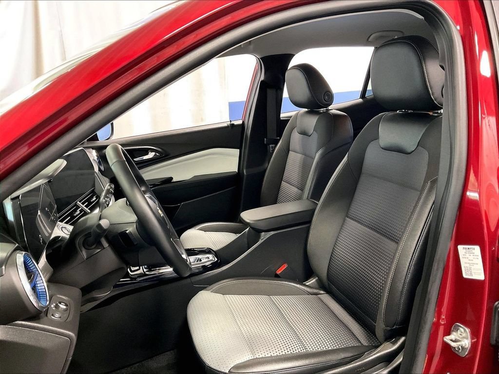 Used 2025 Crimson Metallic Chevrolet LT image 10