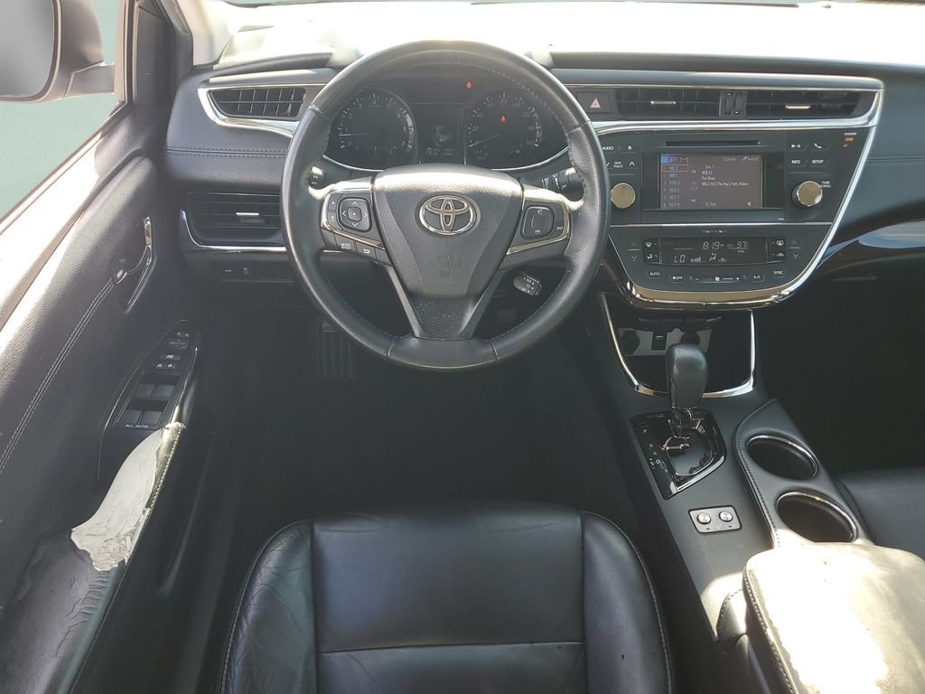Used 2014 Silver Toyota XLE image 12