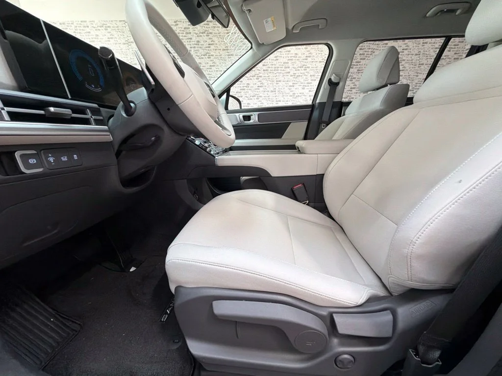 New 2027 Shimmering Silver Hyundai SE image 26