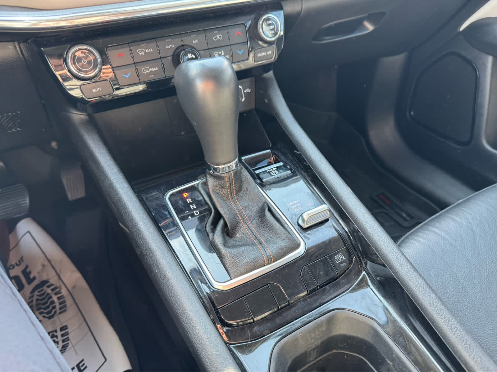 Used 2022 Bright White Clearcoat Jeep Limited image 18