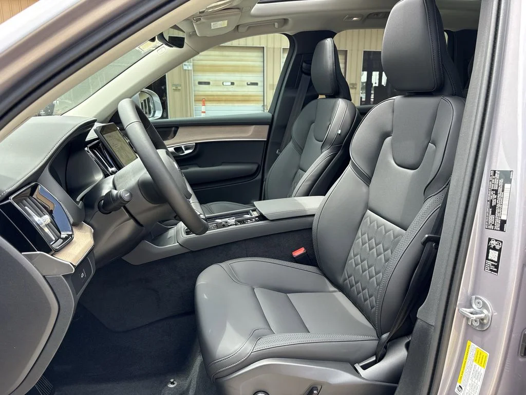 New 2026 Aurora Silver Volvo Plus image 12