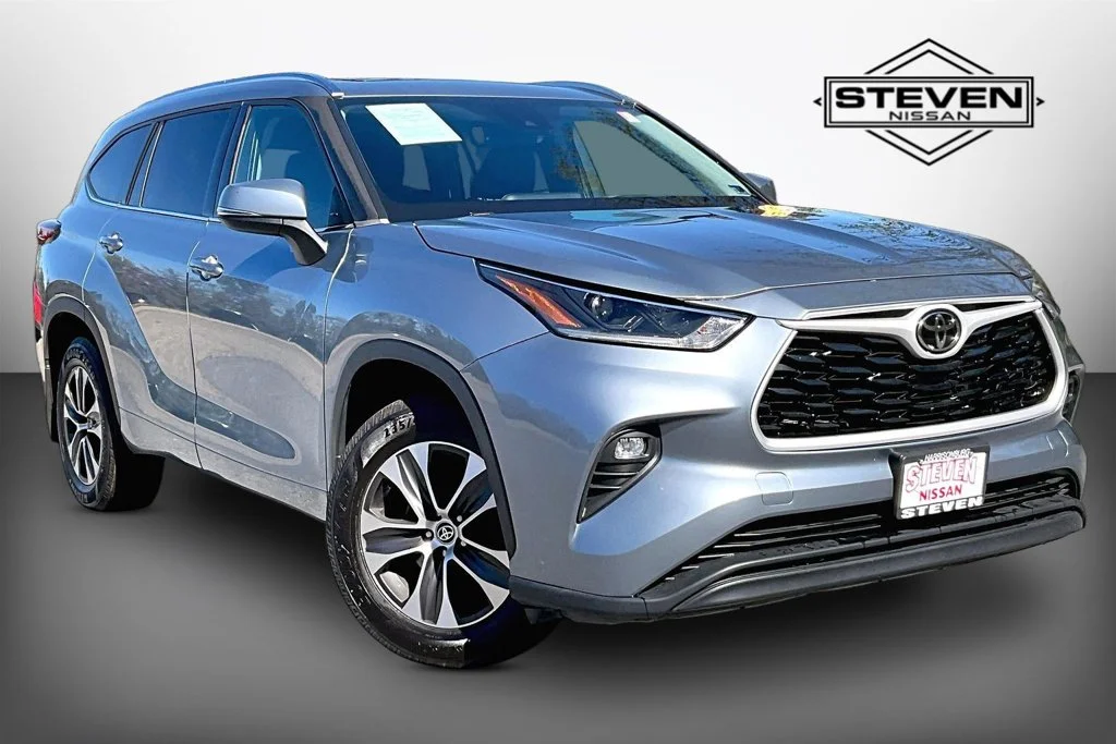 Used 2021 Silver Toyota XLE image 1