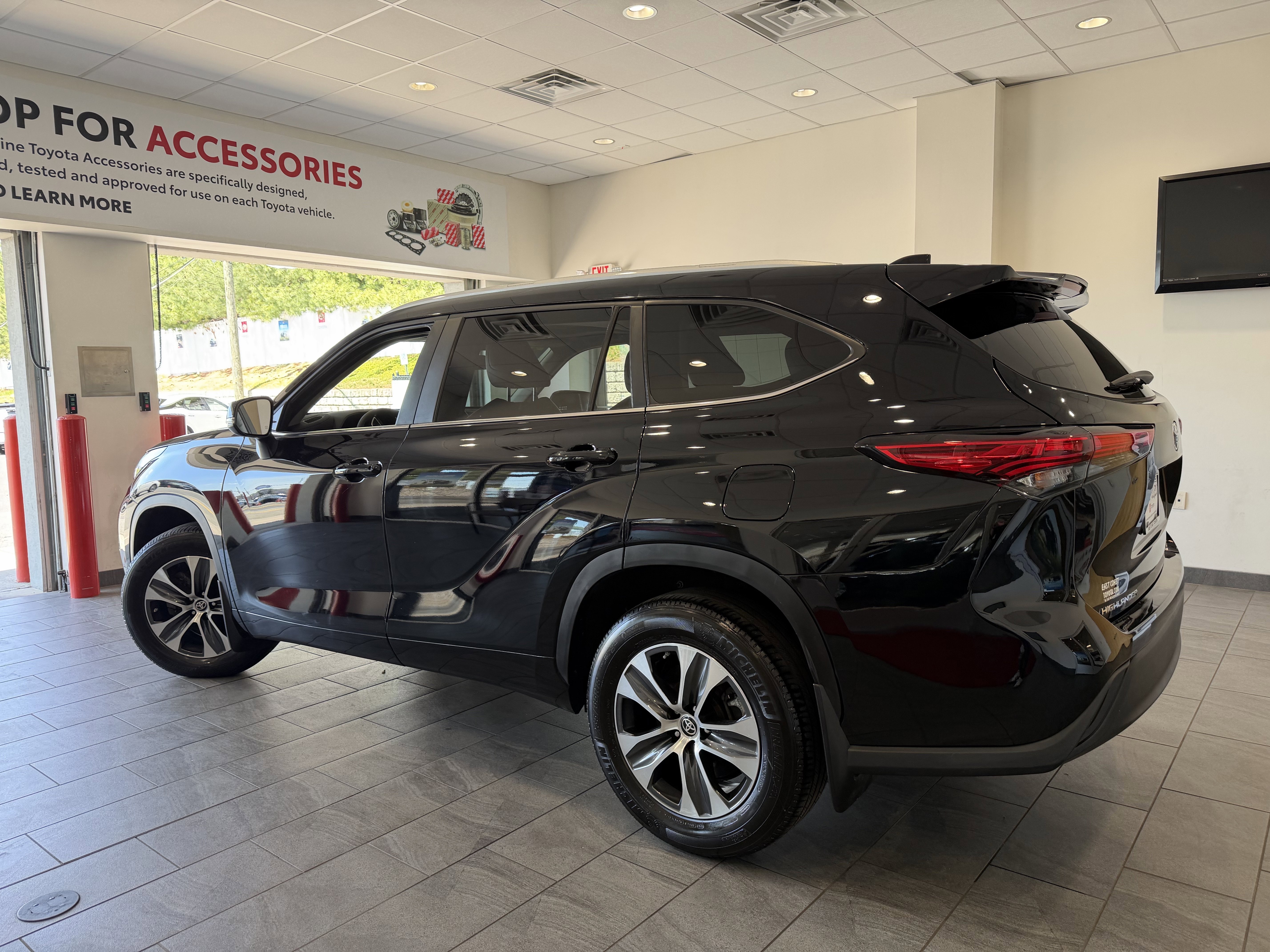 2023 Toyota Highlander XLE - Photo 4