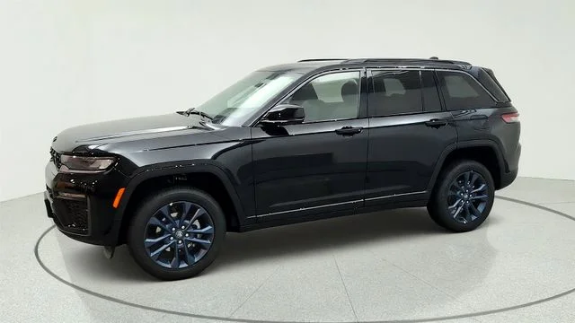 New 2026 Diamond Black Crystal Pearlcoat Jeep  image 6