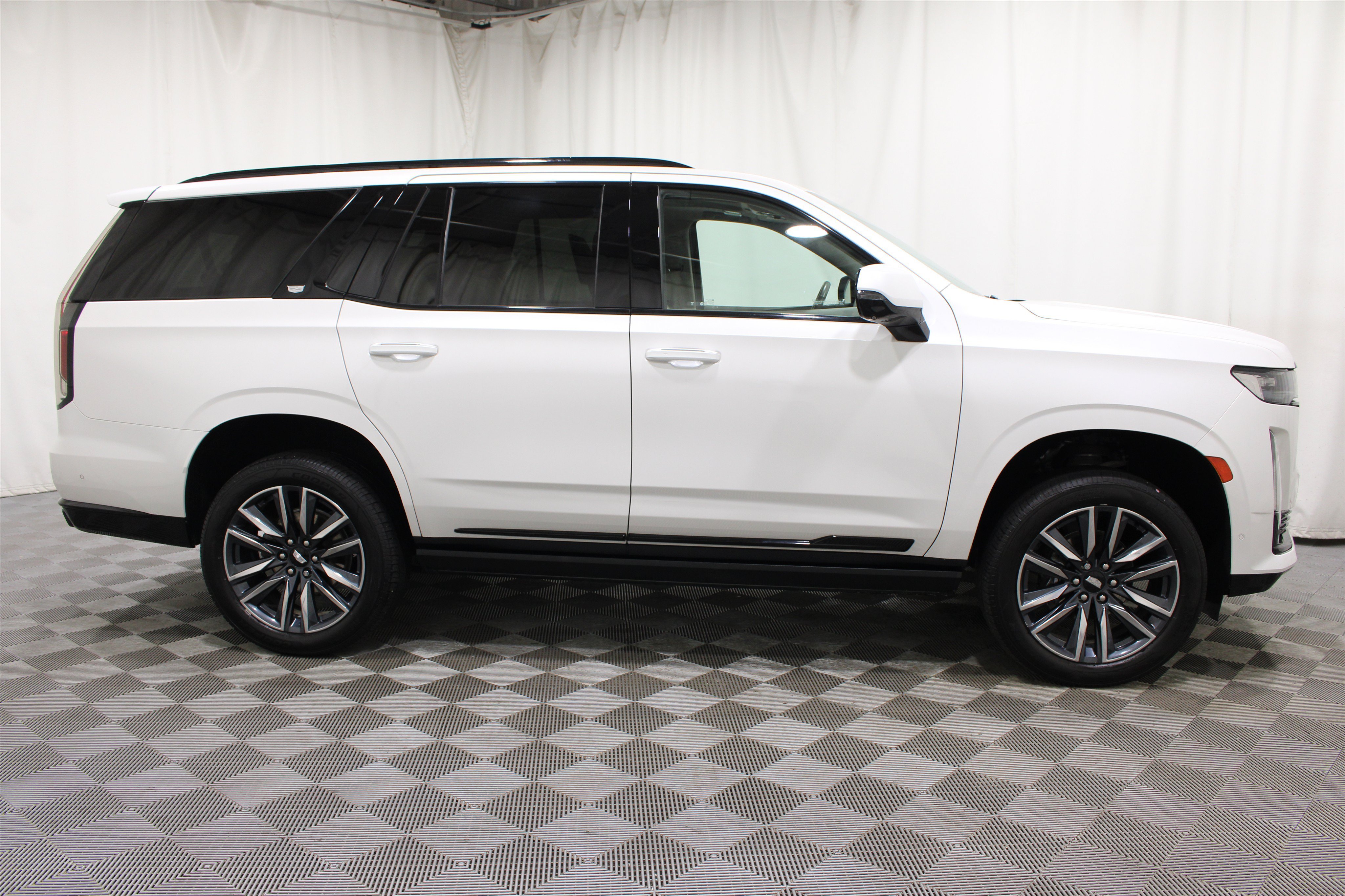Used 2023 Crystal White Tricoat Cadillac 4WD Sport Platinum image 34