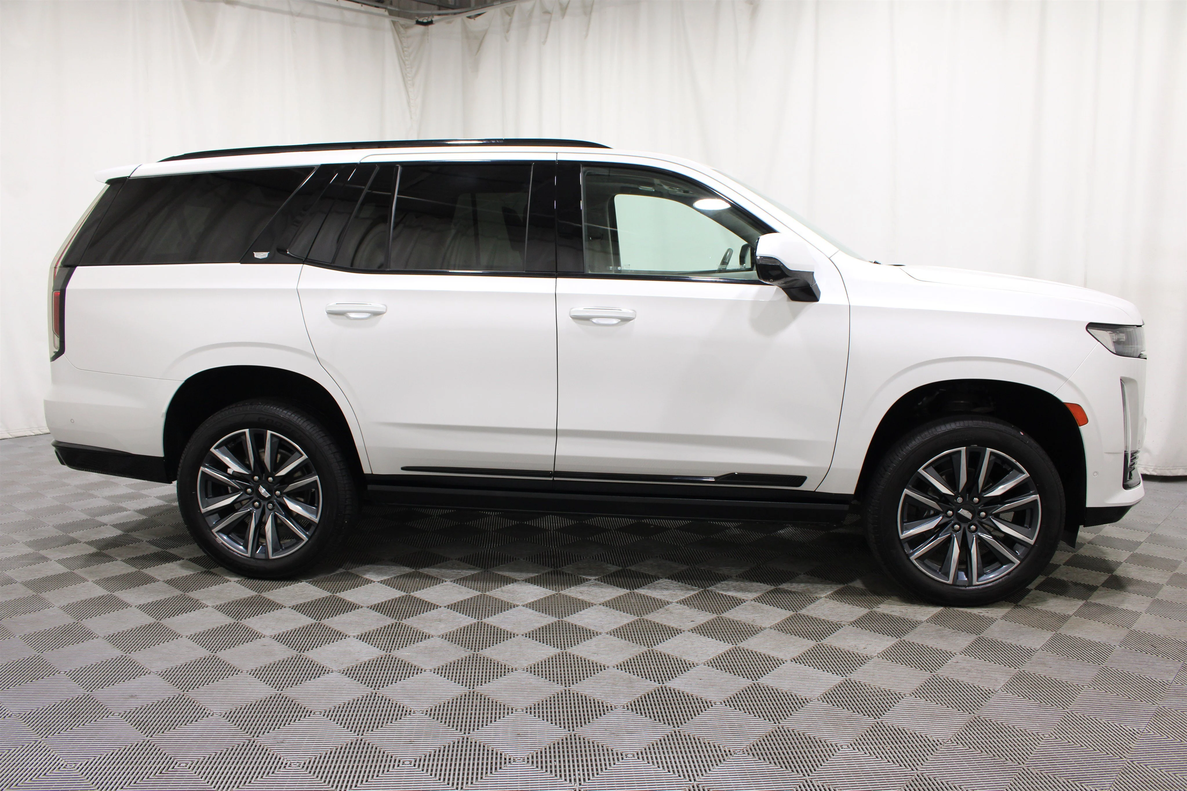 Used 2023 Crystal White Tricoat Cadillac 4WD Sport Platinum image 34