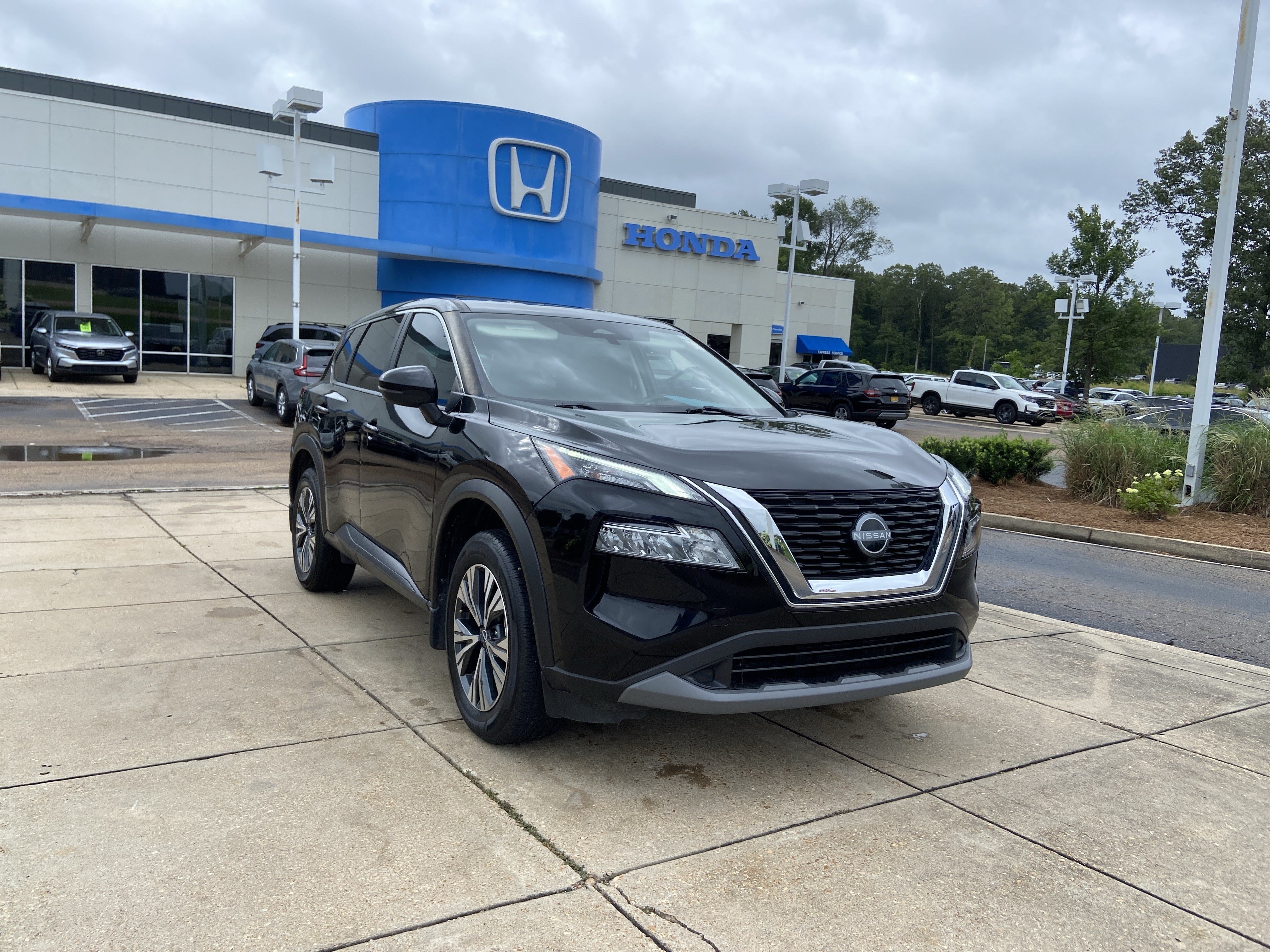 Used 2023 Super Black Nissan SV image 2