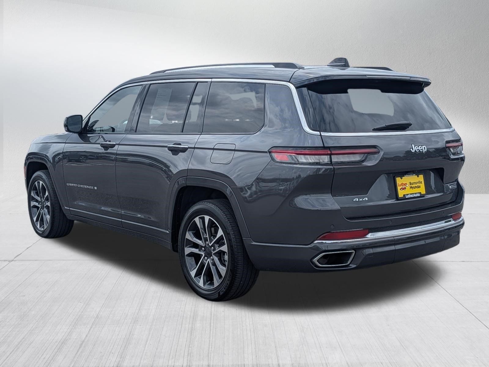Used 2023 Baltic Gray Metallic Clearcoat Jeep Overland image 5