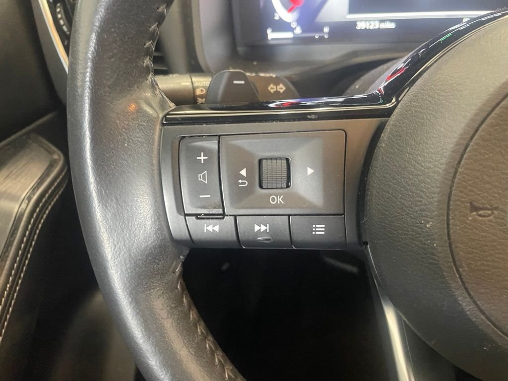 Used 2022 Silver Nissan Platinum image 14