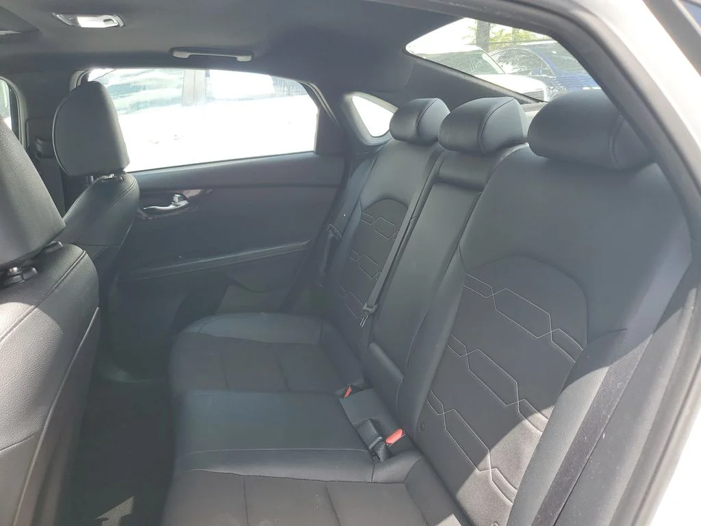 Used 2021 White Kia GT-Line image 13