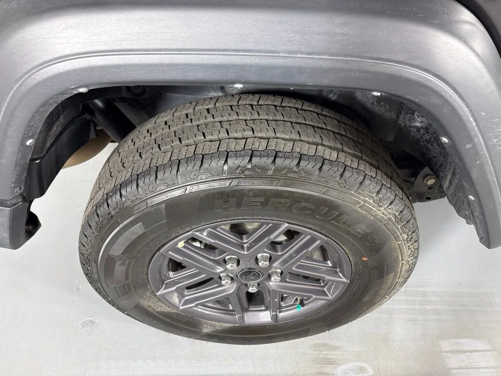 Used 2025 Crystal Metallic Jeep Sport S image 11