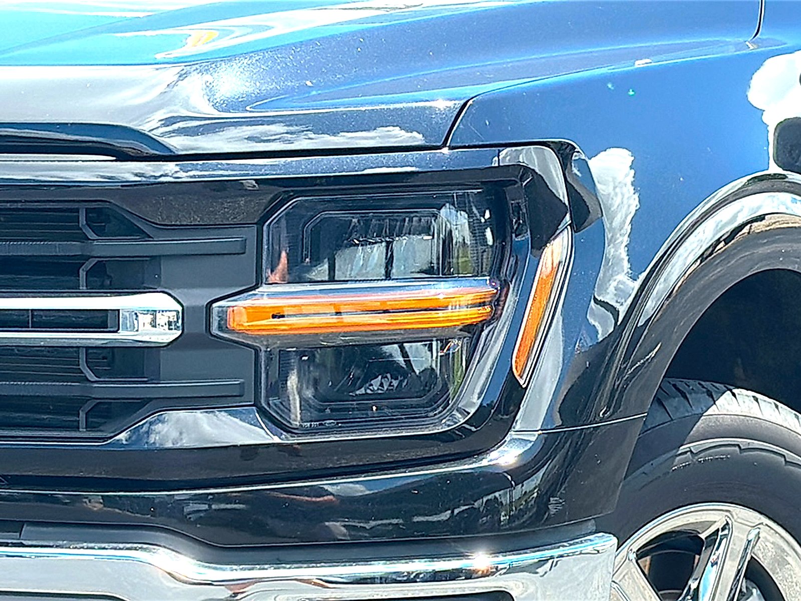 Used 2024 Agate Black Metallic Ford XLT image 4