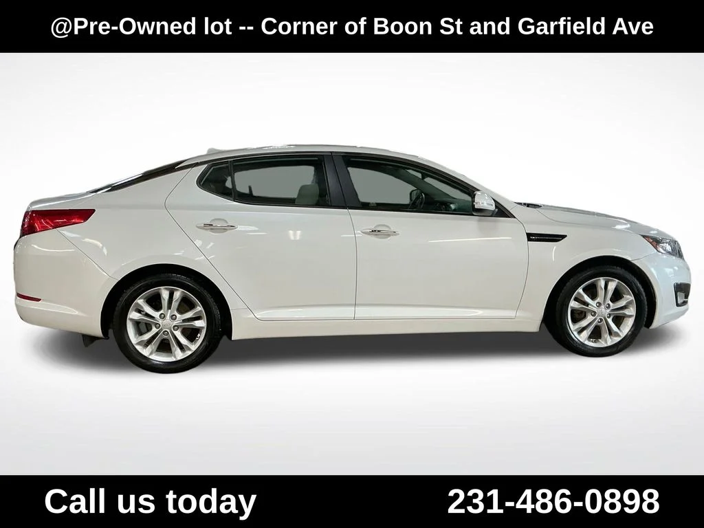Used 2012 White Kia EX image 6