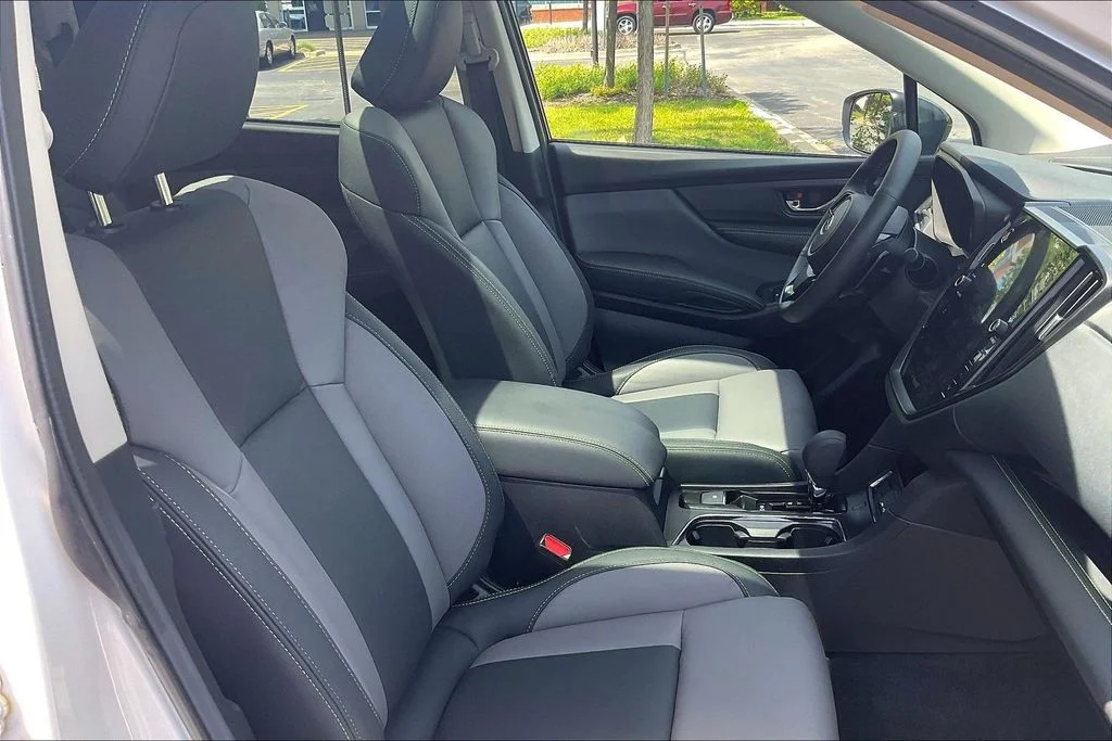 Used 2025 White Subaru Onyx Edition image 7
