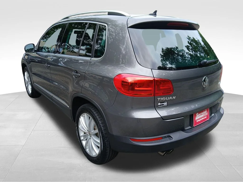 Used 2015 Gray Volkswagen SEL image 3