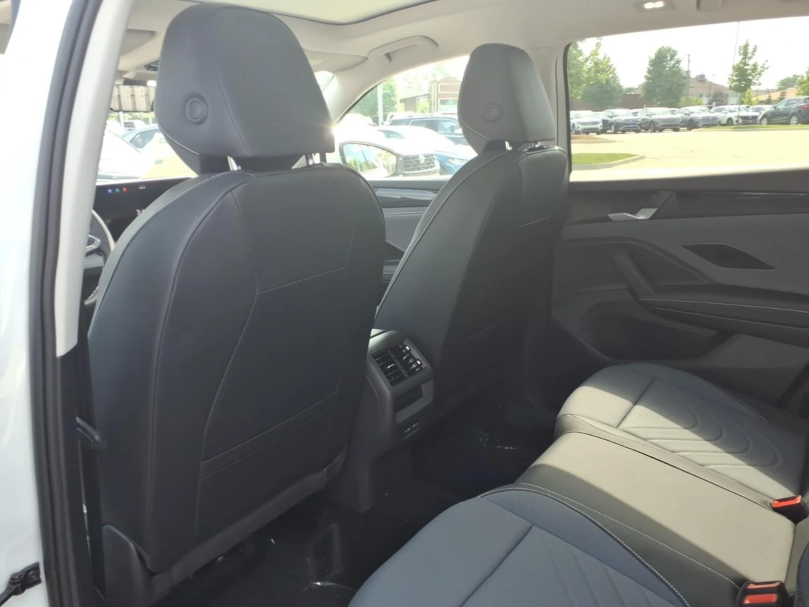 New 2026 Pure White Volkswagen SE 4MOTION image 18