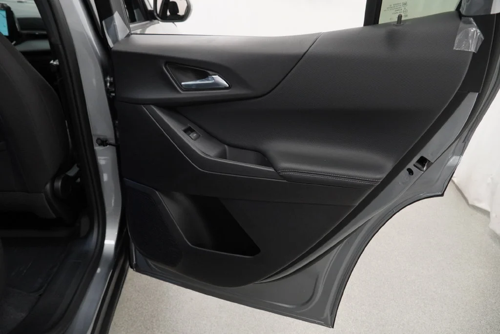 New 2027 Sterling Gray Metallic Chevrolet LT image 26