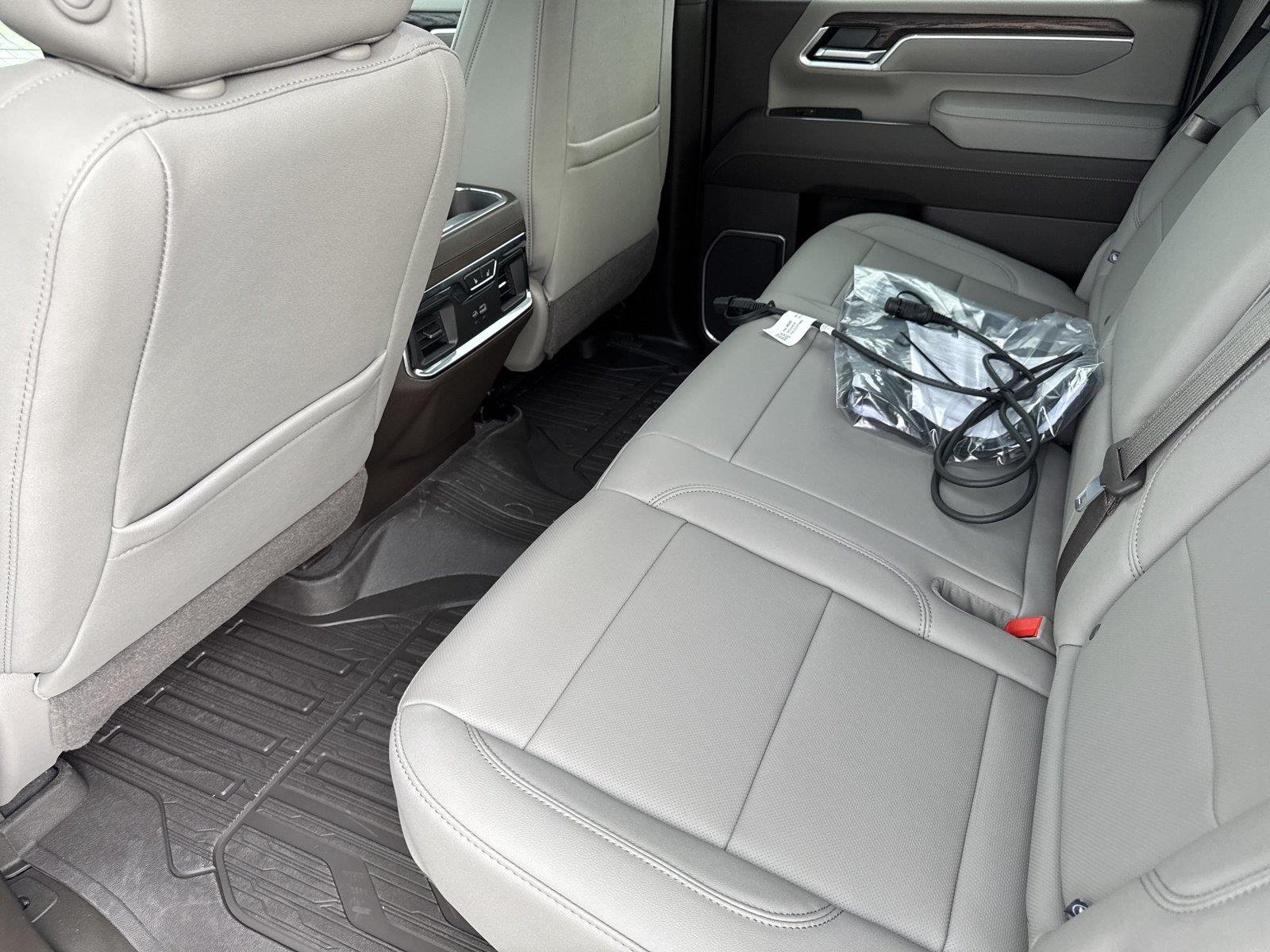 New 2026 Glacier White Tricoat GMC SLT image 31