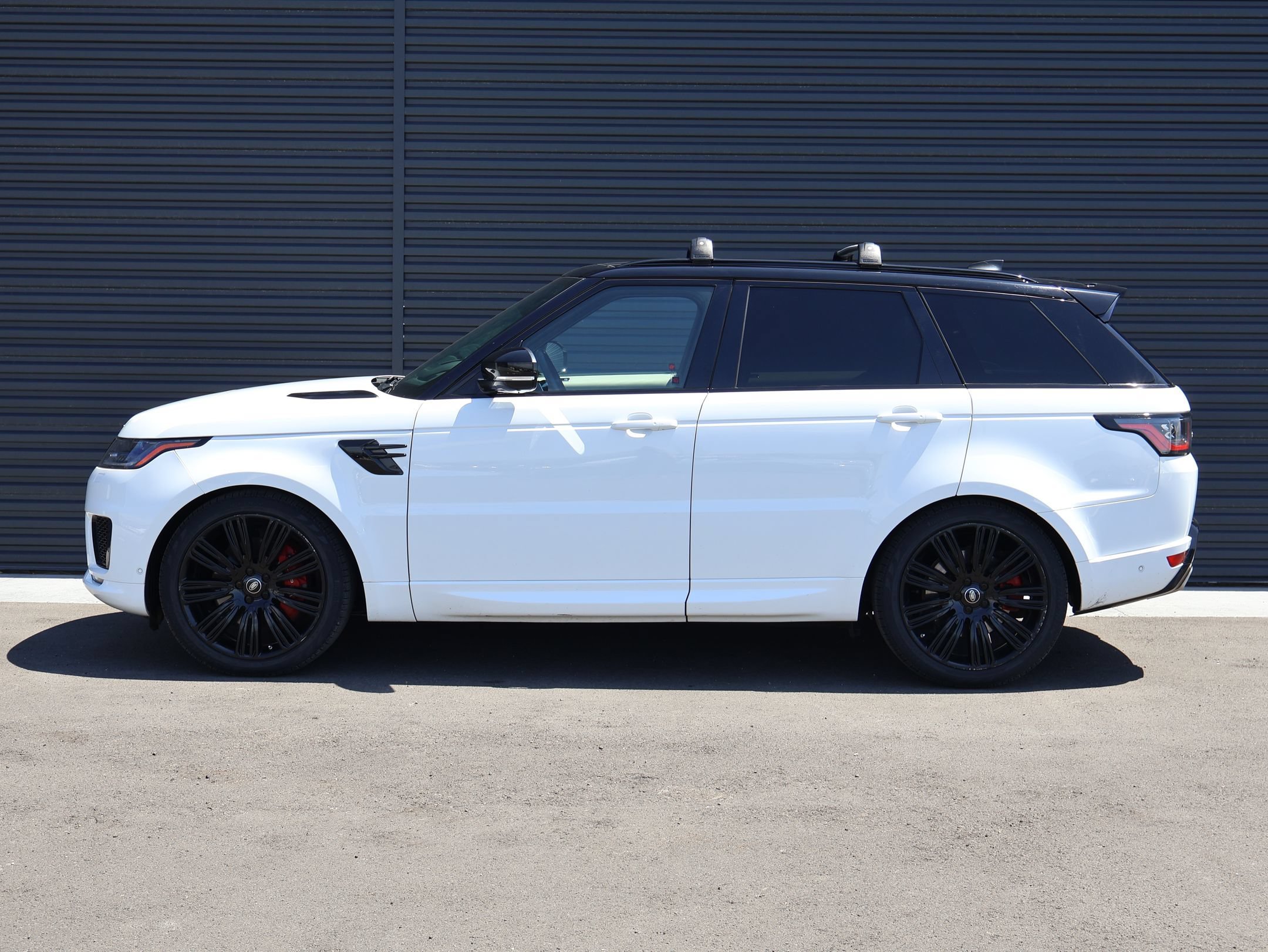 Used 2020 Fuji White Land Rover HSE Dynamic image 8