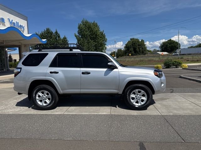 Used 2016 Classic Silver Metallic Toyota SR5 4X4 image 3