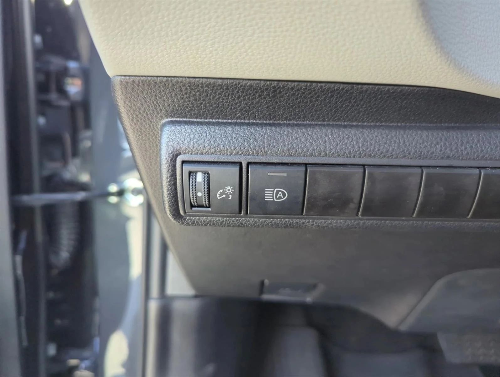 Used 2025 Underground Toyota LE image 13