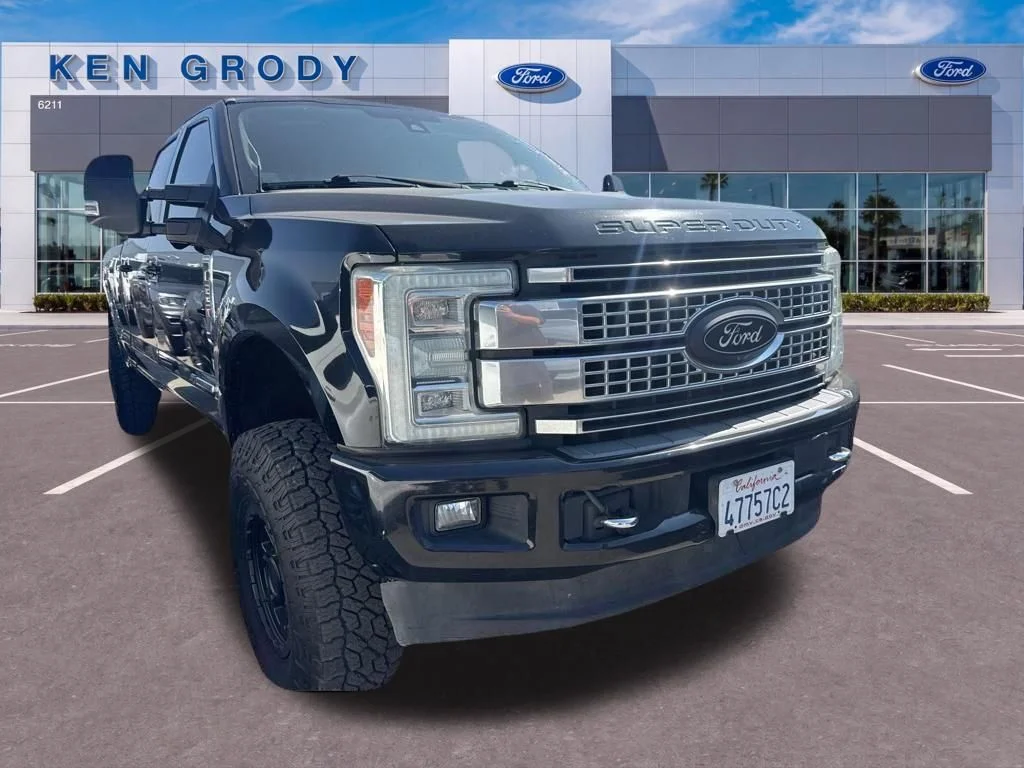 2017 Ford F-250 Platinum 4x4 Crew Cab 8' Box's photo