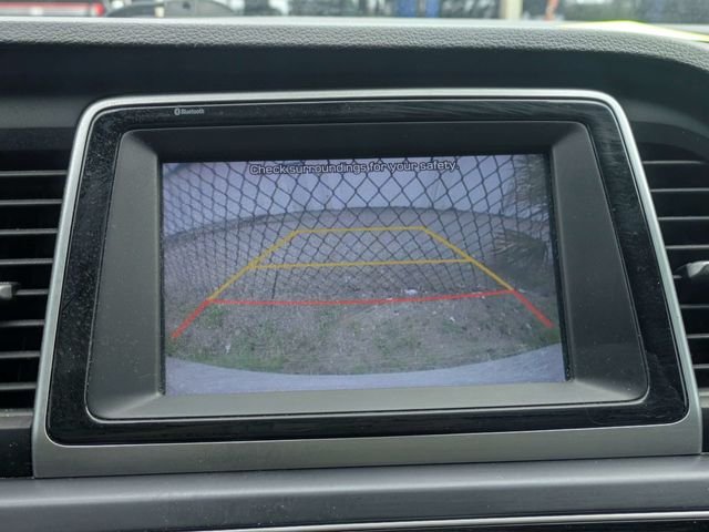 Used 2019 White Hyundai SE image 20