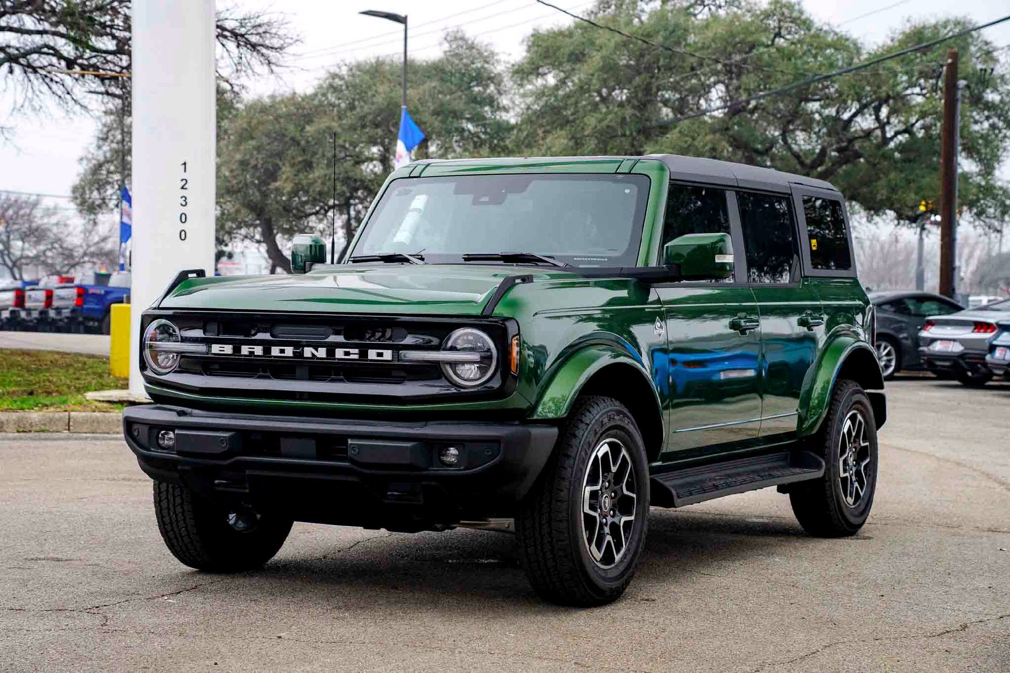 New 2025 Eruption Green Metallic Ford Outer Banks image 7