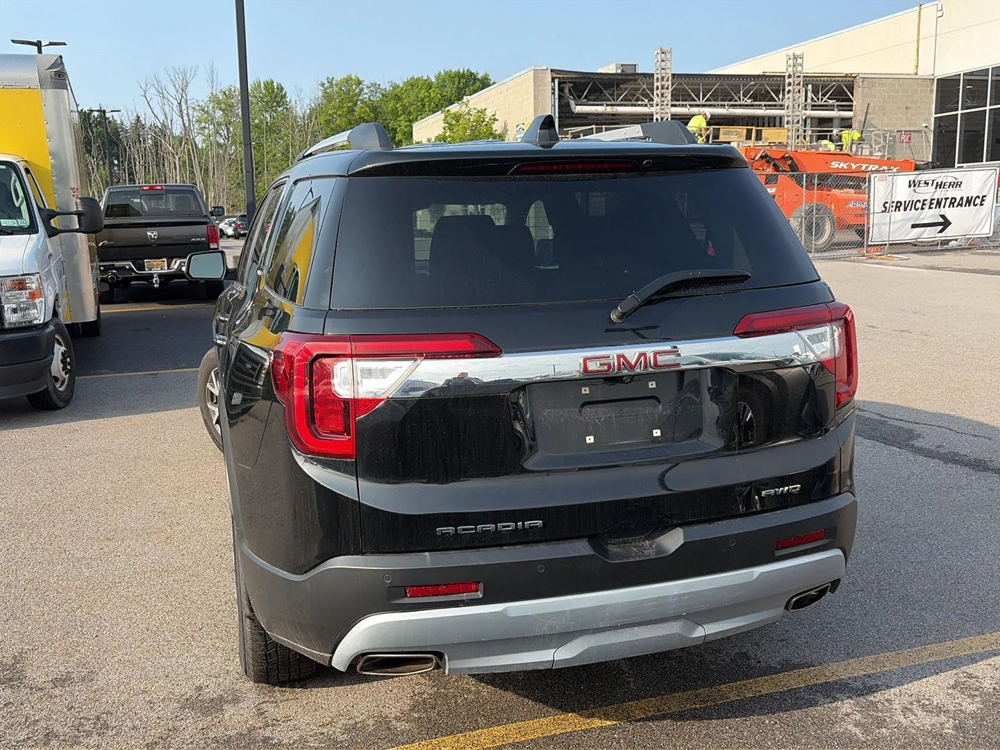 Used 2021 Ebony Twilight Metallic GMC SLE image 3