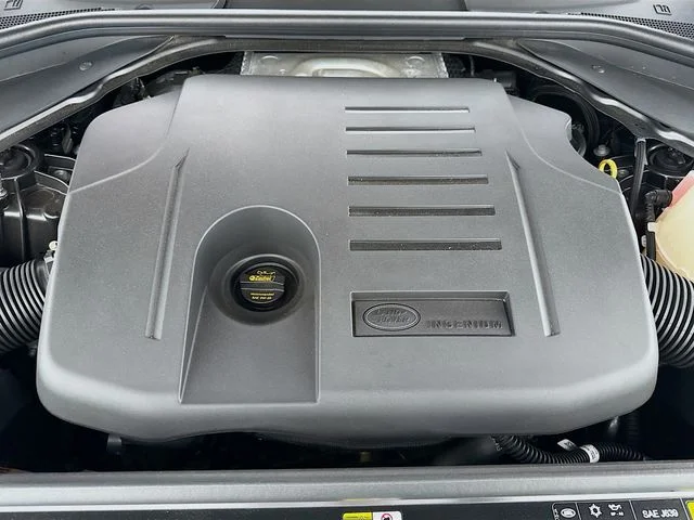 Certified Used 2025 Gray Land Rover Dynamic SE image 32