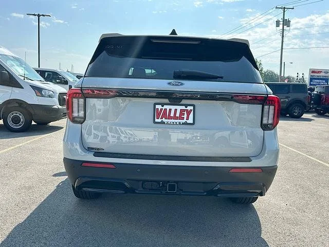 New 2027 White Ford 4DR 4WD ST-LINE image 34
