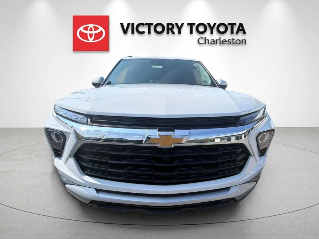 Used 2026 White Chevrolet LT image 8