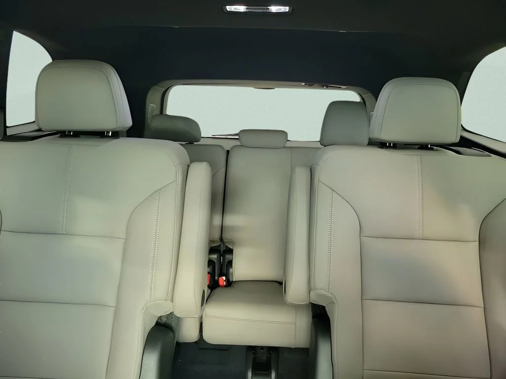 New 2026 Glacier White Tricoat GMC Elevation image 13