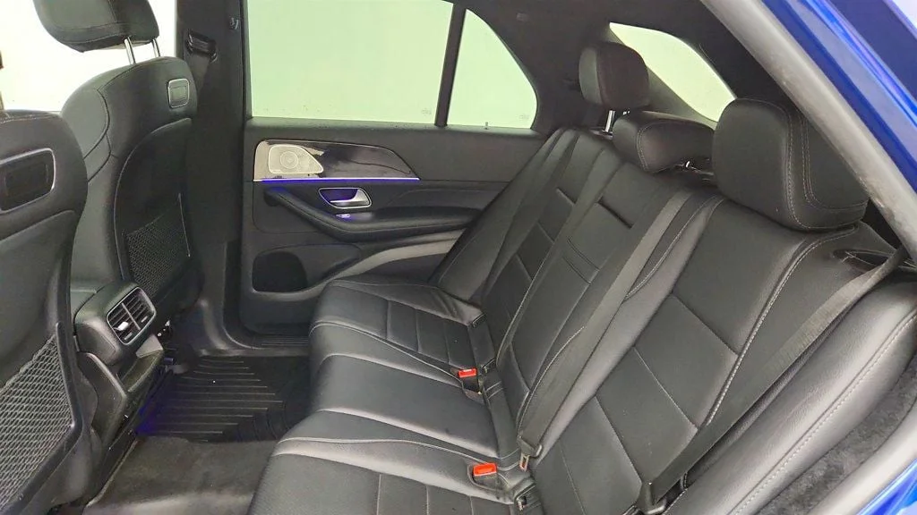 Used 2020 Brilliant Blue Metallic Mercedes-Benz GLE 350 4MATIC® SUV w/ Burmester Audio & Premium Pkg image 19