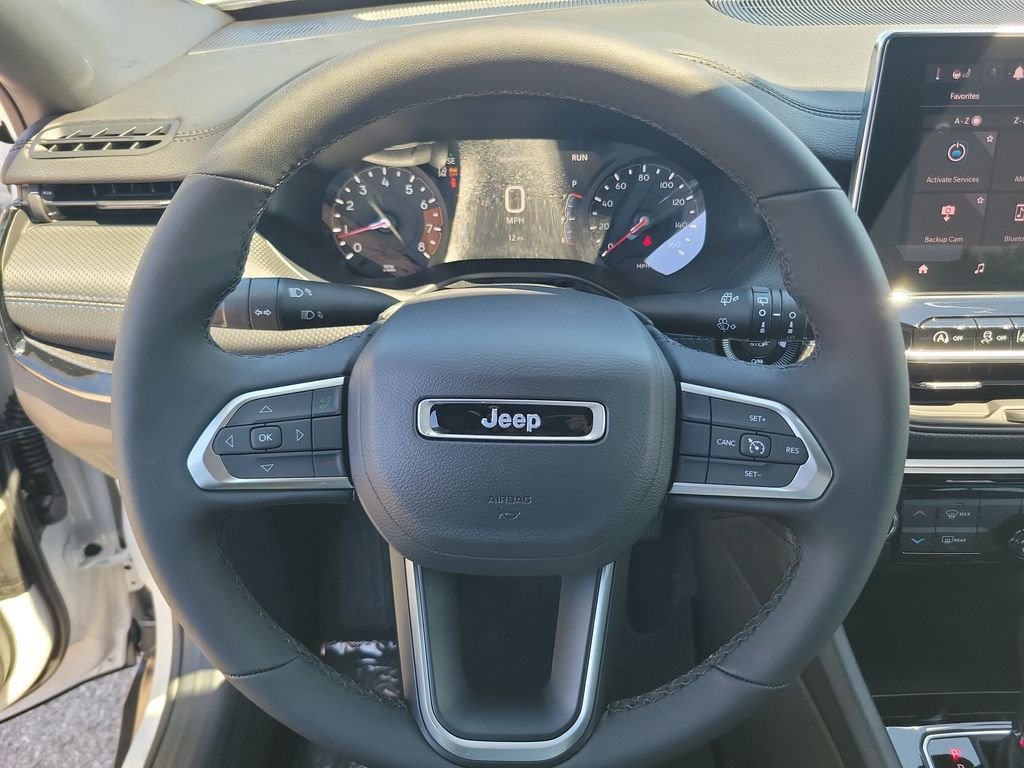 New 2026 Bright White Clearcoat Jeep Latitude image 23