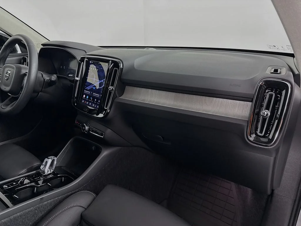 2026 Volvo XC40 Plus - Photo 25
