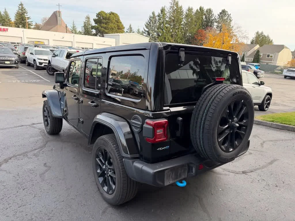 Used 2024 Black Jeep Sahara image 5