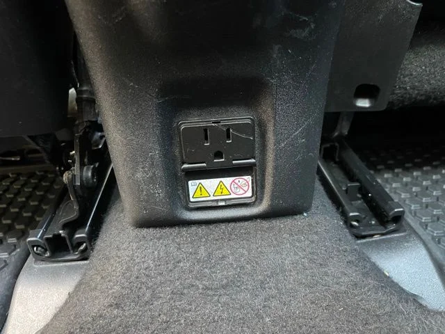 Certified Used 2018 Blue Jeep Latitude image 37