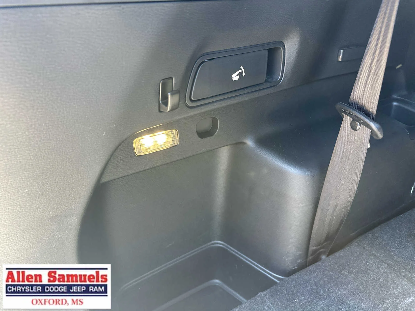 2025 Mitsubishi Outlander SE - Photo 31