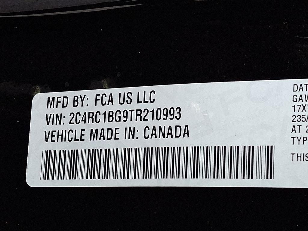 New 2026 Diamond Black Crystal Pearl-Coat Exterior Paint Chrysler Select image 18