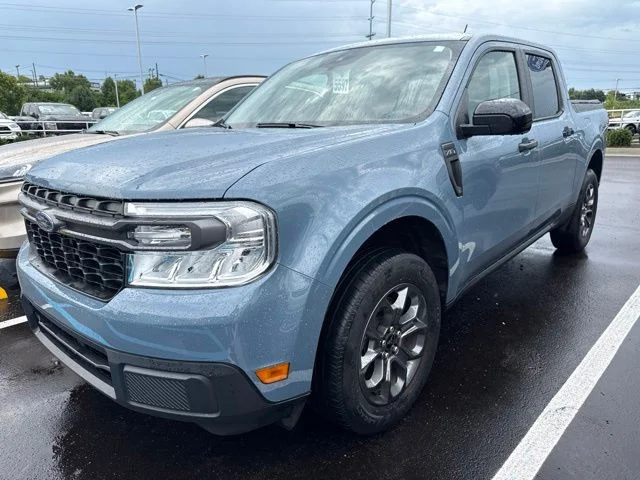 Used 2024 Azure Gray Metallic Ford XLT image 2