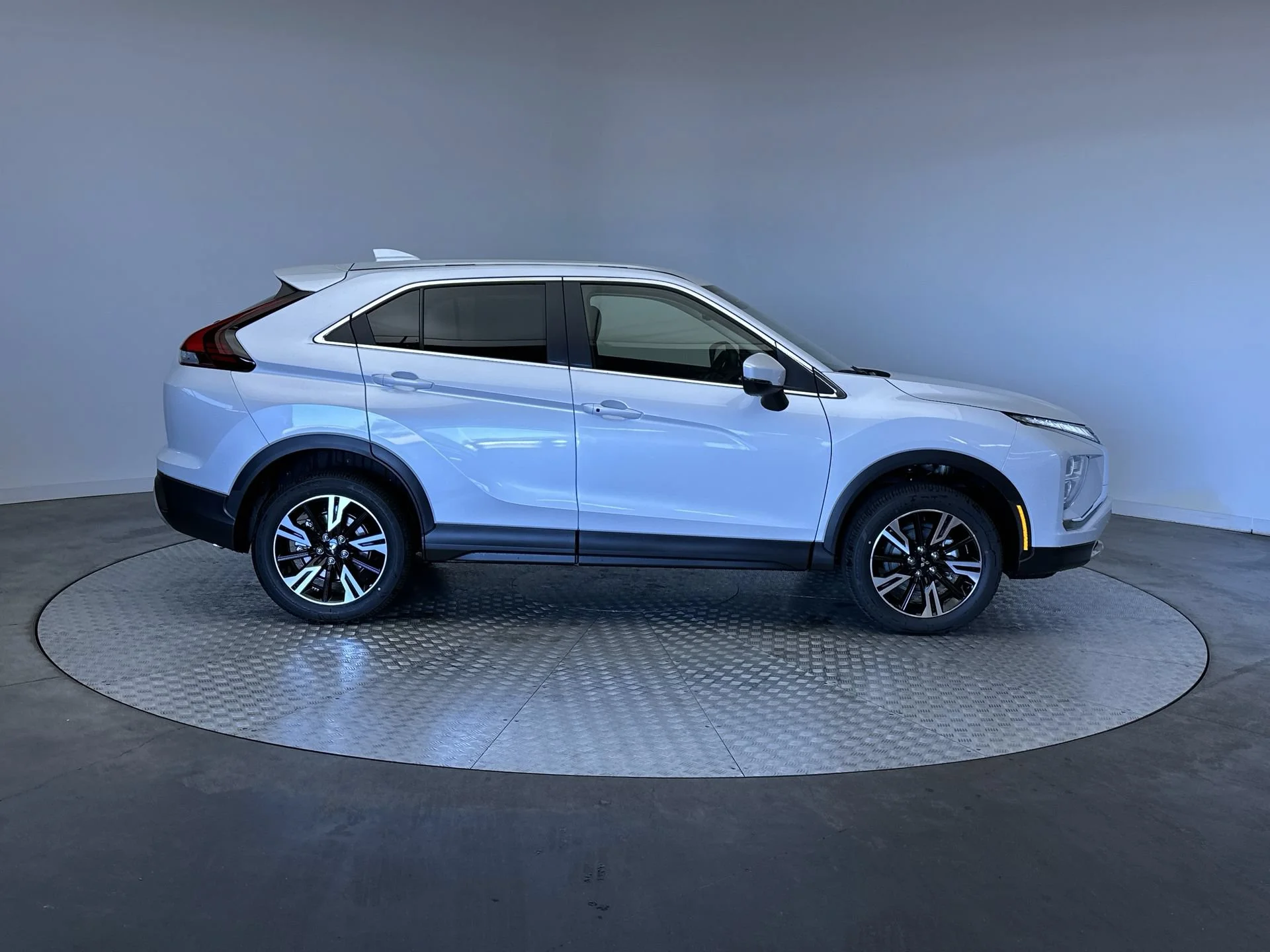 New 2026 White Diamond Mitsubishi SE image 10