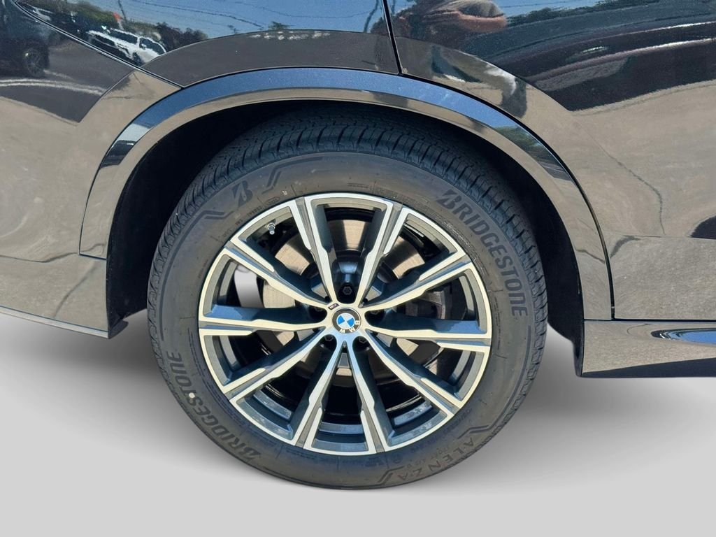 Certified Used 2023 Black Sapphire Metallic BMW xDrive40i image 9