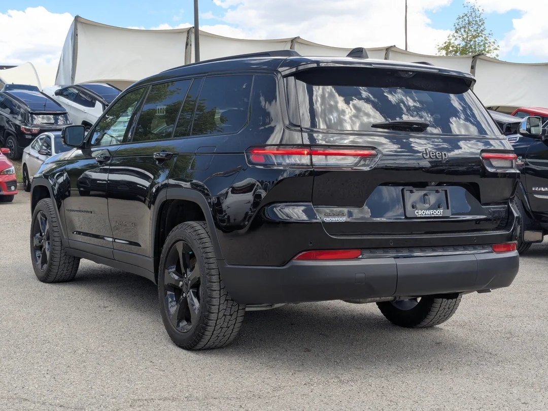 Certified Used 2025 Black Jeep Limited - - 4x4 - Luxury Tech II - Black Pkg - Command View Sunroof - Leather & More! image 6