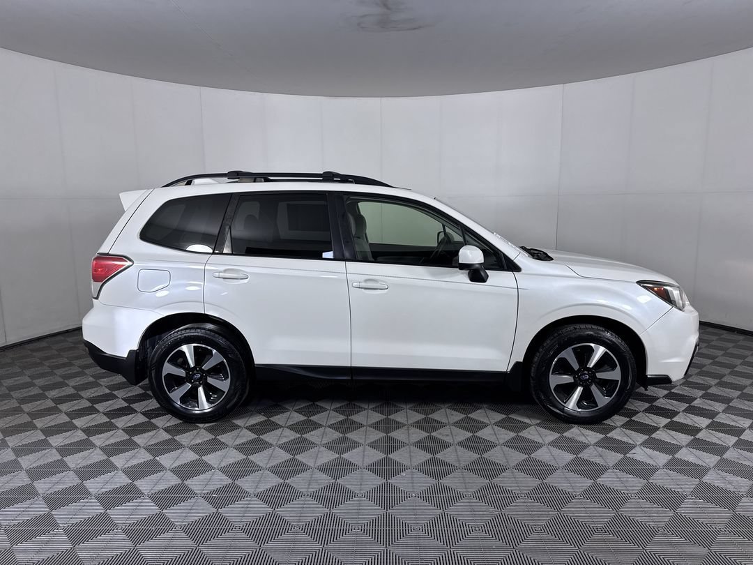 Used 2017 Crystal White Pearl Subaru Premium image 10