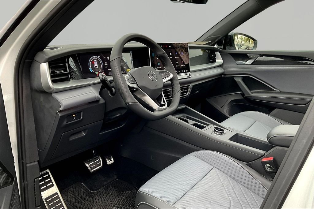 New 2026 White Volkswagen 2.0T SE R-Line Black image 17