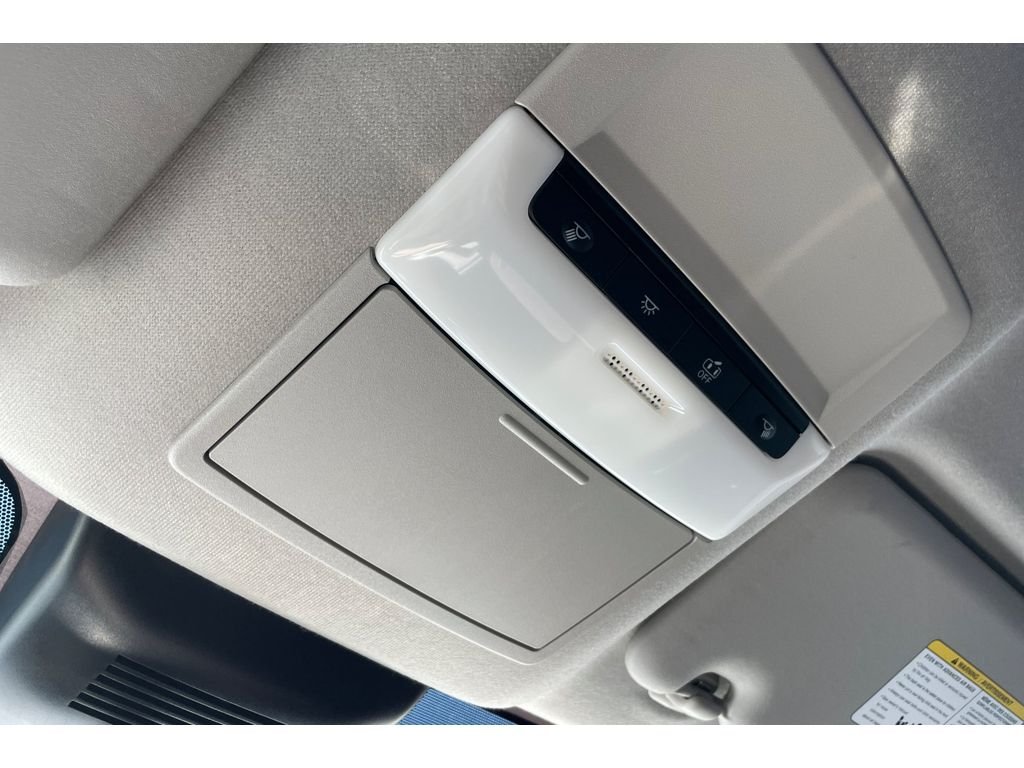 Used 2022 Aspen White TriCoat Pearl Nissan SR image 21