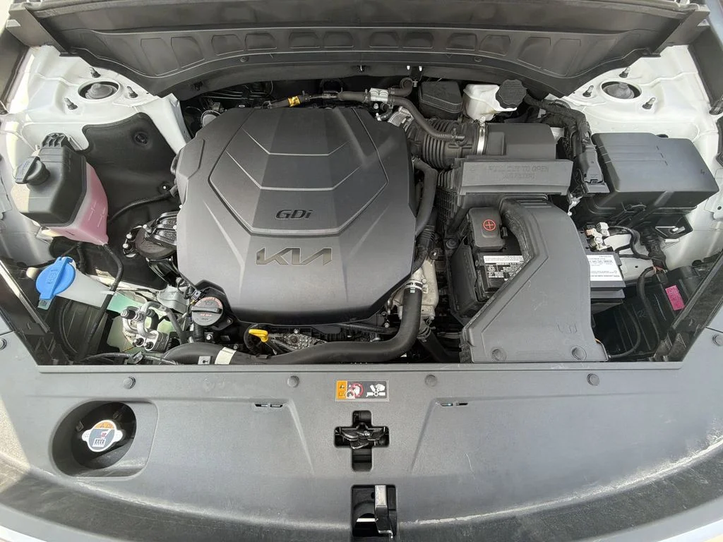 Used 2024 White Kia S image 37