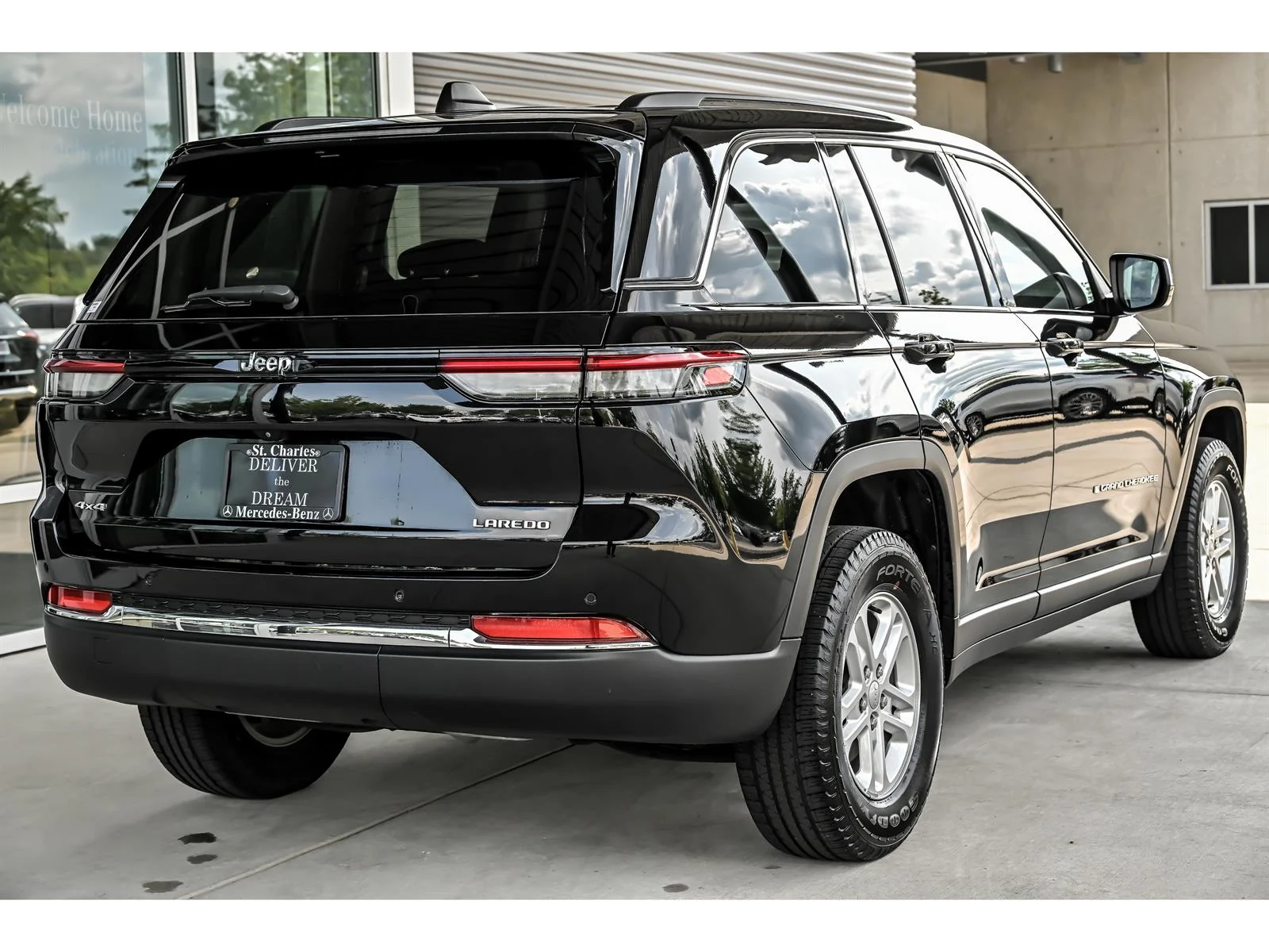 Used 2023 Black Jeep Laredo image 7