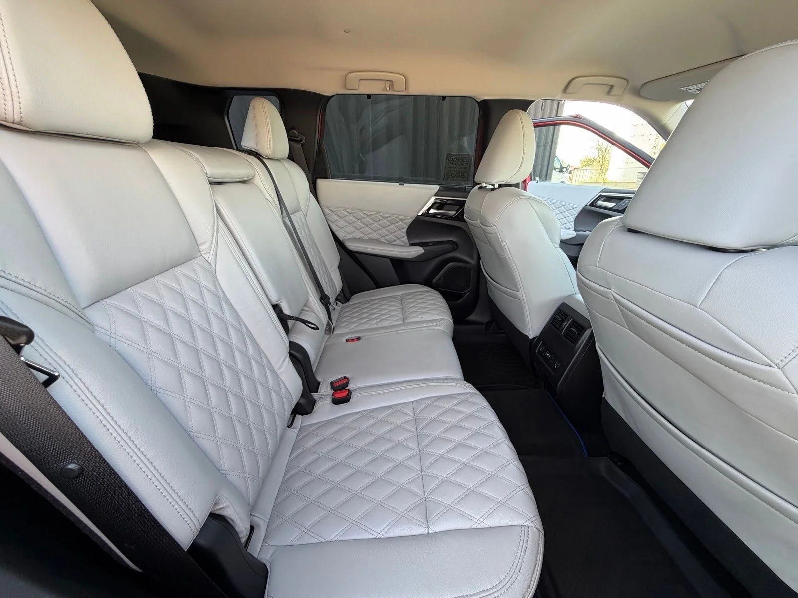 Used 2024 Silver Mitsubishi SEL image 30